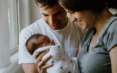Emmailloter bébé, avantages et inconvénients : Le guide complet ✨